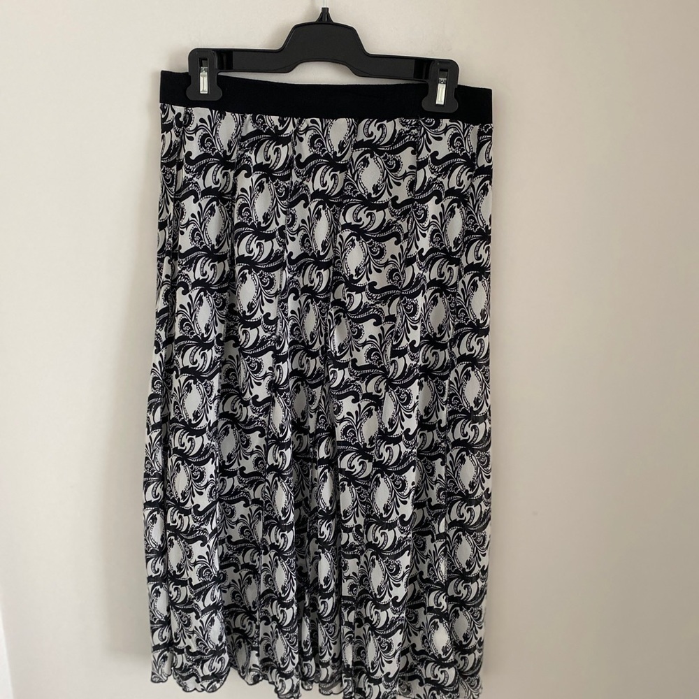 Lapis Black and White Midi A-Line Skirt with Pleats Size L